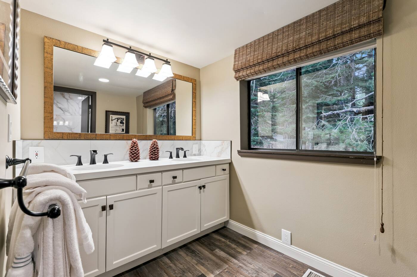 Bathroom vanity